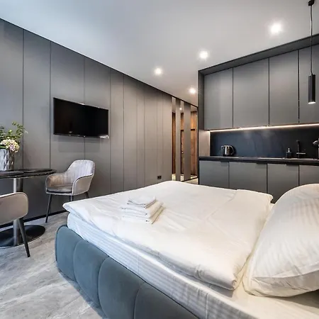 Premium Lux Apartments: French Quarter Studio with Spa Bath Kyiv Exterior photo