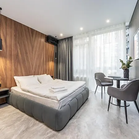 Premium Lux Apartments: French Quarter Studio with Spa Bath Kyiv Exterior photo