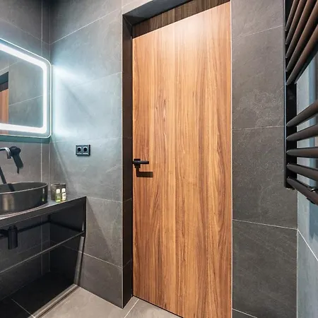 Premium Lux Apartments: French Quarter Studio with Spa Bath Kyiv Exterior photo