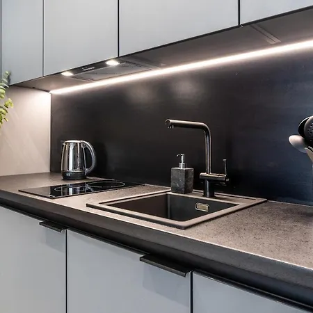 Premium Lux Apartments: French Quarter Studio with Spa Bath Kyiv Exterior photo