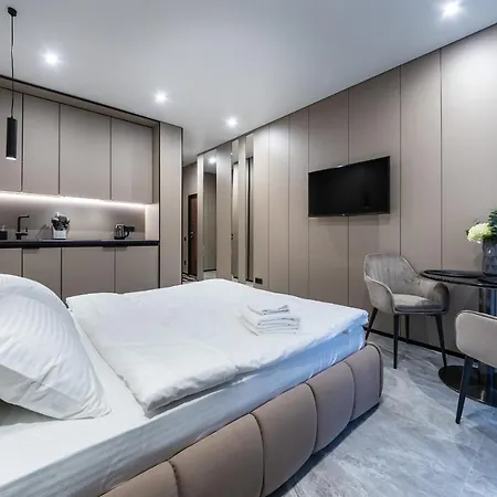 Premium Lux Apartments: French Quarter Studio with Spa Bath Kyiv Exterior photo