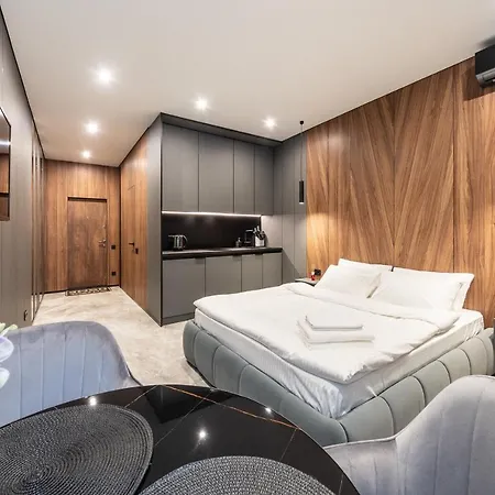 Premium Lux Apartments: French Quarter Studio with Spa Bath Kyiv Exterior photo
