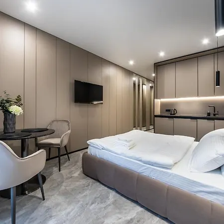 Premium Lux Apartments: French Quarter Studio with Spa Bath Kyiv Exterior photo