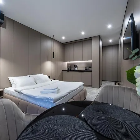 Premium Lux Apartments: French Quarter Studio with Spa Bath Kyiv Exterior photo