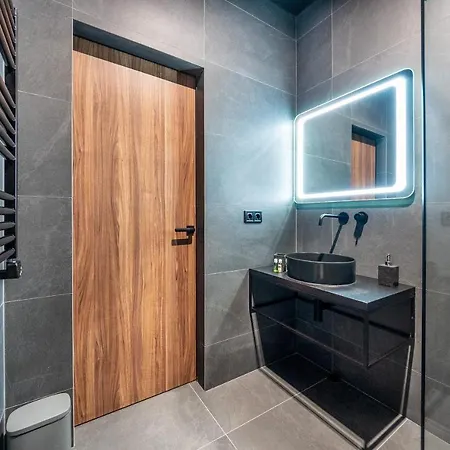 Premium Lux Apartments: French Quarter Studio with Spa Bath Kyiv Exterior photo