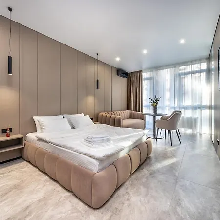 Premium Lux Apartments: French Quarter Studio with Spa Bath Kyiv Exterior photo