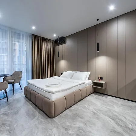Premium Lux Apartments: French Quarter Studio with Spa Bath Kyiv Exterior photo