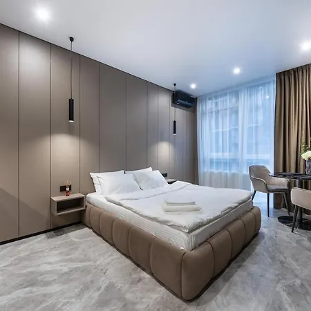 Premium Lux Apartments: French Quarter Studio with Spa Bath Kyiv Exterior photo