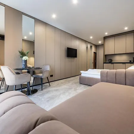 Premium Lux Apartments: French Quarter Studio with Spa Bath Kyiv Exterior photo