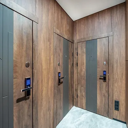 Premium Lux Apartments: French Quarter Studio with Spa Bath Kyiv Exterior photo