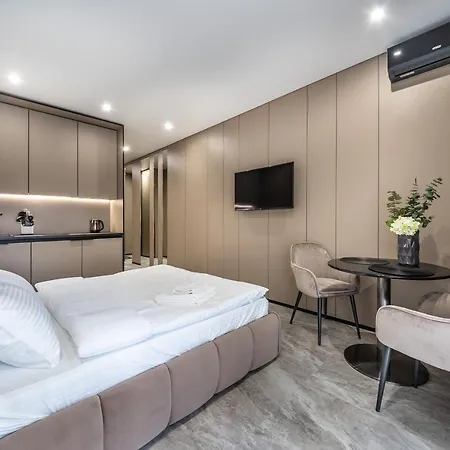 Premium Lux Apartments: French Quarter Studio with Spa Bath Kyiv Exterior photo