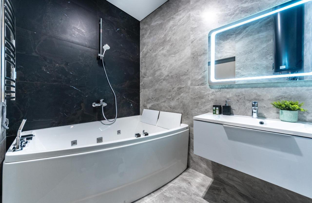 Apartment Premium Lux Apartments: French Quarter With Bath Kyiv