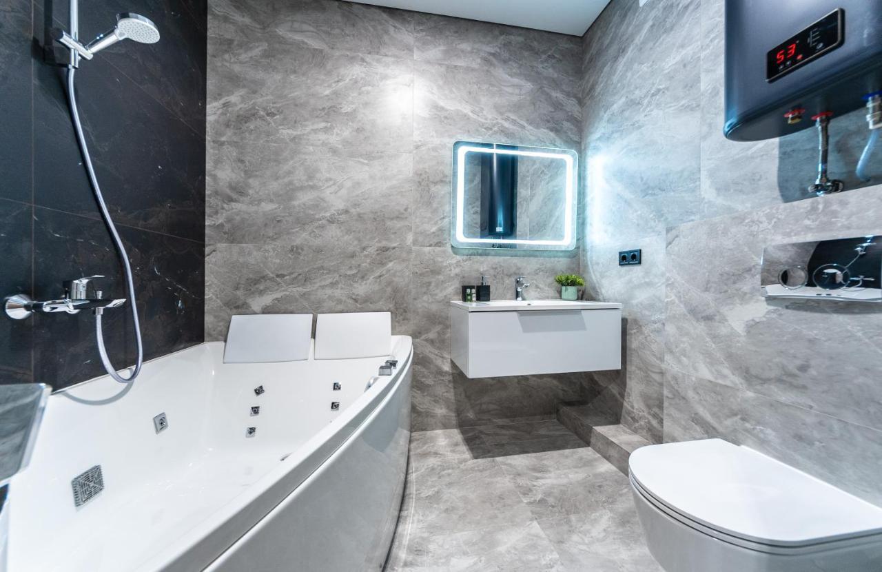 Apartment Premium Lux Apartments: French Quarter With Bath *