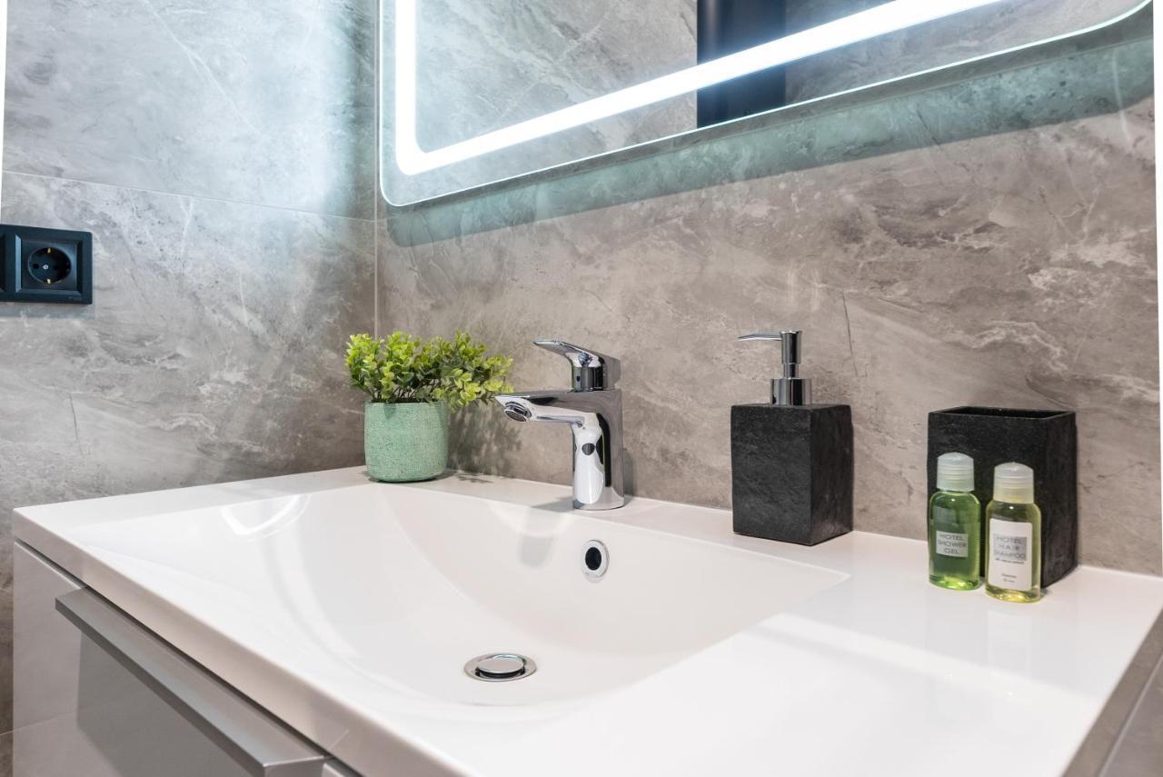 Premium Lux Apartments: French Quarter With Bath Apartment